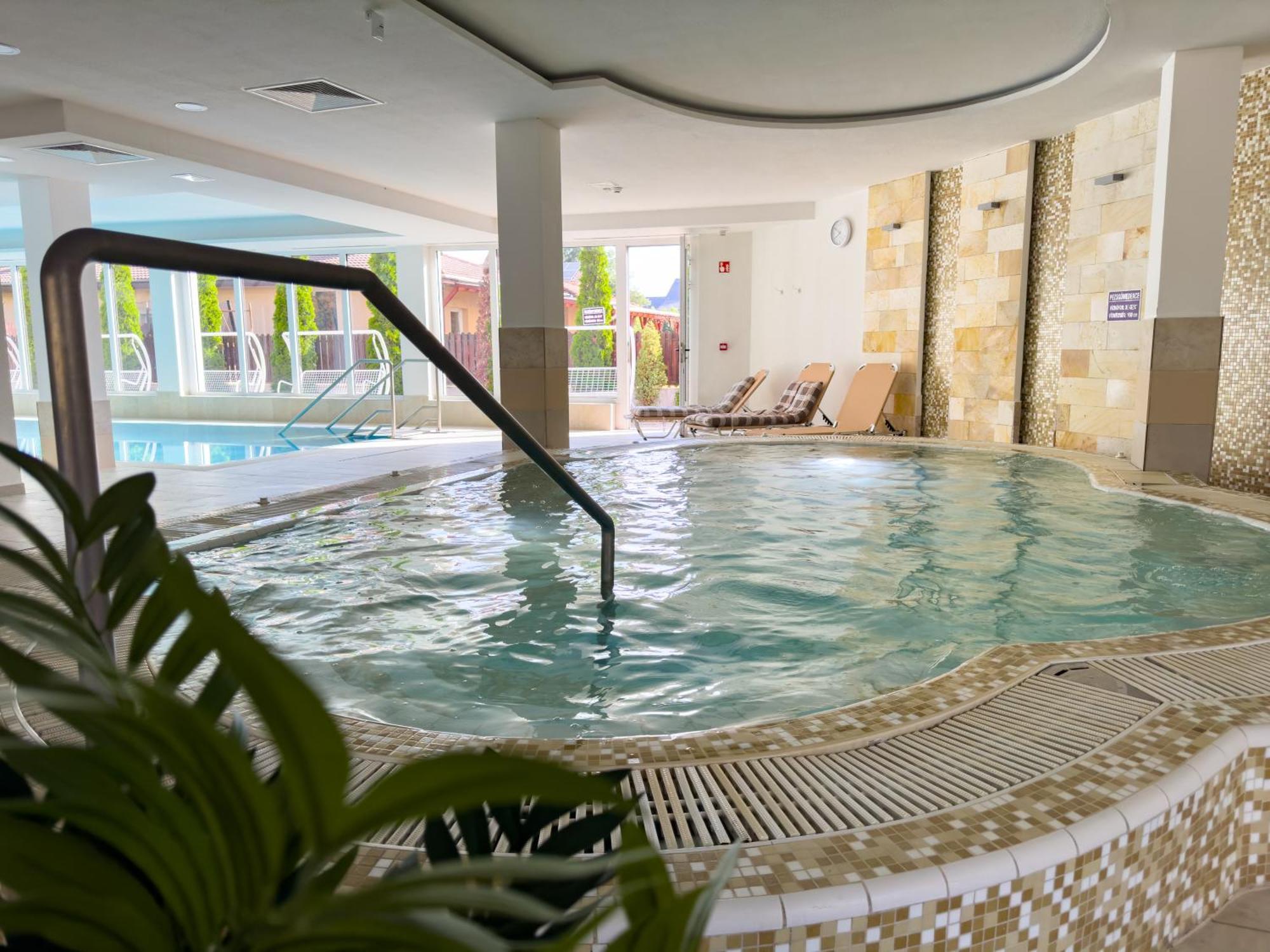 Hotel Aurora มิชโคลซ์ ภายนอก รูปภาพ