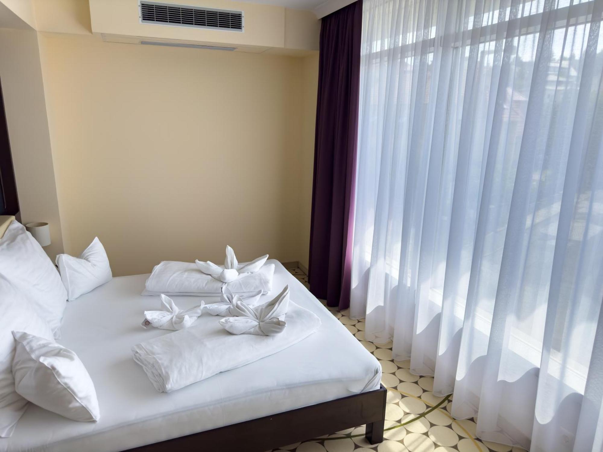 Hotel Aurora มิชโคลซ์ ภายนอก รูปภาพ