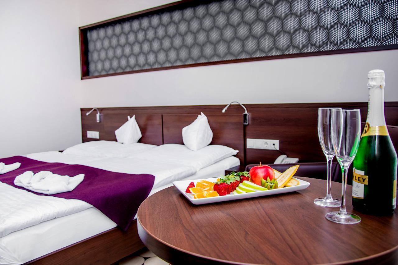 Hotel Aurora มิชโคลซ์ ภายนอก รูปภาพ